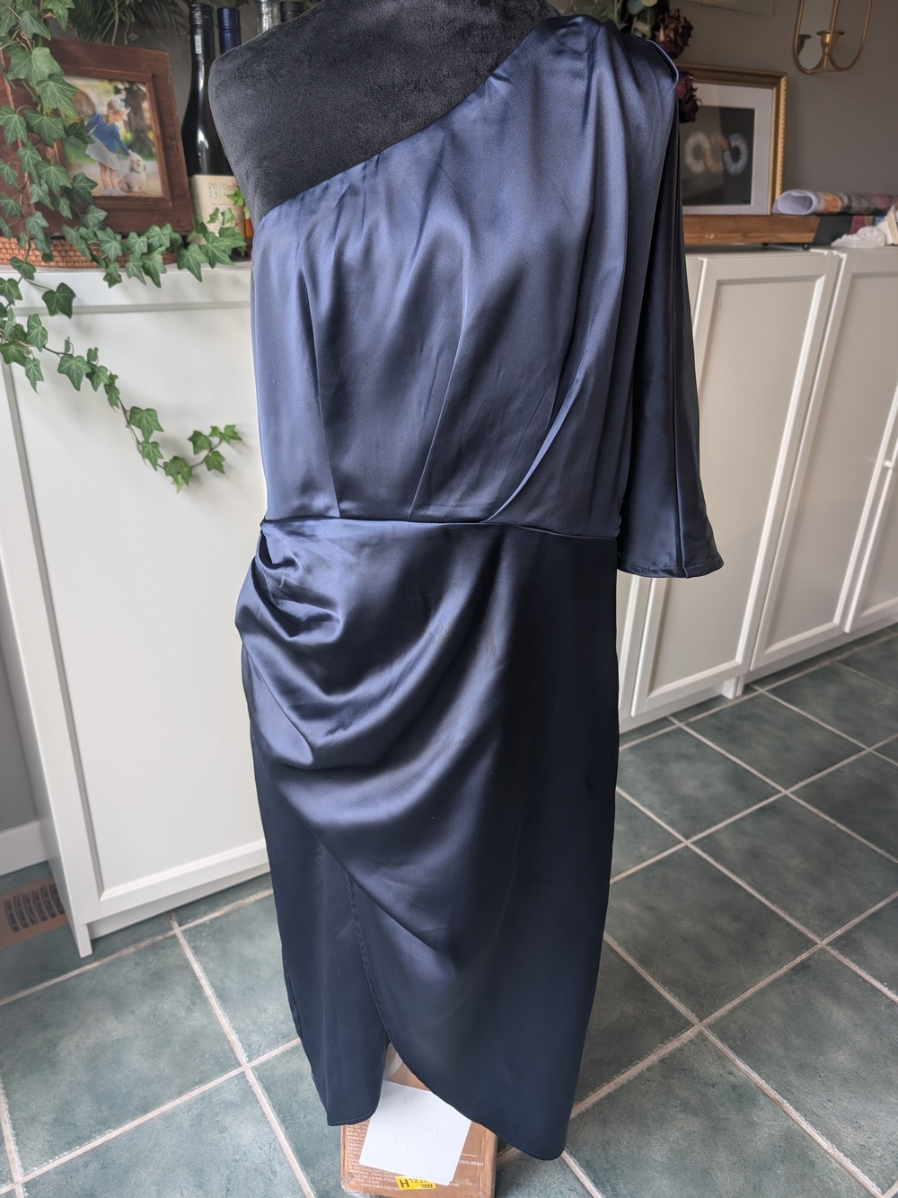 Elegant Navy One-Shoulder Satin Dress